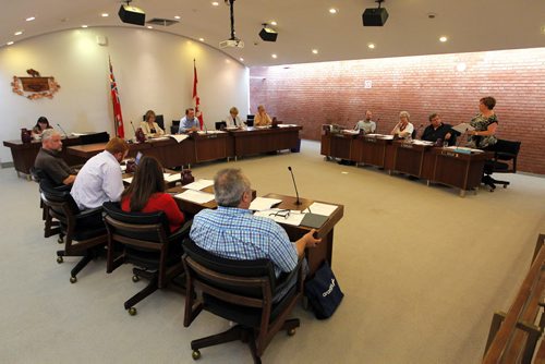 Winnipeg School Division. Trustees will discuss the Wiens report. Open session. Trustees debating. BORIS MINKEVICH / WINNIPEG FREE PRESS PHOTO August 14, 2015