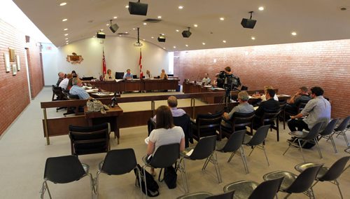 Winnipeg School Division. Trustees will discuss the Wiens report. Open session. Trustees debating. BORIS MINKEVICH / WINNIPEG FREE PRESS PHOTO August 14, 2015