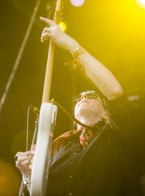 Chris Masterson plays a solo as Steve Earle sings at the Interstellar Rodeo in Winnipeg on Saturday, Aug. 15, 2015. Mikaela MacKenzie / Winnipeg Free Press
