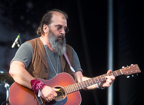 Steve Earle plays at the Interstellar Rodeo in Winnipeg on Saturday, Aug. 15, 2015.   Mikaela MacKenzie / Winnipeg Free Press