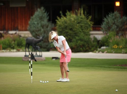St Charles members chill on the putting green and driving range at St Charles Golf Club Monday. See story.  August 17, 2015 - (Phil Hossack / Winnipeg Free Press)