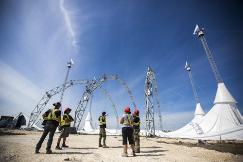 Workers set up the Cavalia big top in Winnipeg on Tuesday, Aug. 18, 2015.   Mikaela MacKenzie / Winnipeg Free Press