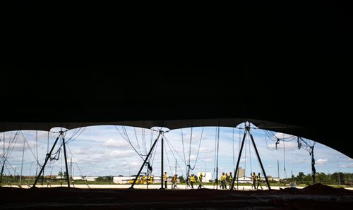 Workers set up the Cavalia big top in Winnipeg on Tuesday, Aug. 18, 2015.   Mikaela MacKenzie / Winnipeg Free Press