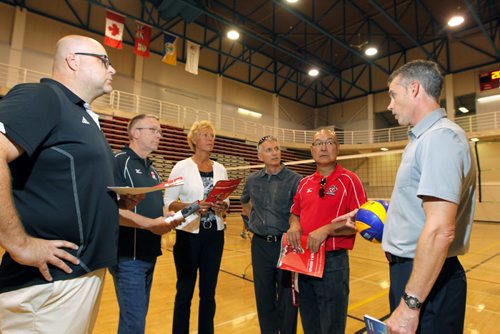Left to right. Tom Nicholson from U of W, Julien Boucher and Monica Hitchcock from Volleyball Canada, Greg Guenther from the  local bid committee, Hugh Wong / volleyball Canada, and John Blacher / local bid committee. John Blacher, executive director of Volleyball Manitoba, is touring members from Volleyball Canada through facilities in Winnipeg as part of the bid to keep the national women's volleyball team in Winnipeg. They were at the U of W Duckworth Centre. BORIS MINKEVICH / WINNIPEG FREE PRESS PHOTO August 20, 2015