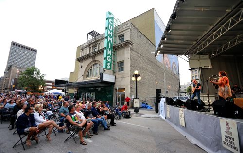 Crowd watching Sol James perform at the Winnipeg BBQ and Blues festival, Friday, August 21, 2015. (TREVOR HAGAN/WINNIPEG FREE PRESS)