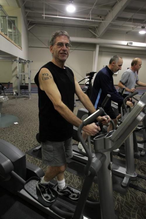FILE--Brian Feuer works out at the ReFit Centre in Winnipeg, Nov.26, 2007. He used to weigh more than 300 pounds. Today, the Winnipegger is more than 150 pounds lighter. Not only is he lean, but he's fit. THE CANADIAN PRESS/Winnipeg Free Press