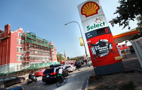 THe Osborne Village Shell station is still out of gas Wednesday after thay ran out earlier this week......the sign reads 0cents not because it's free, but because they're out of gas. August 26, 2015 - (Phil Hossack / Winnipeg Free Press)