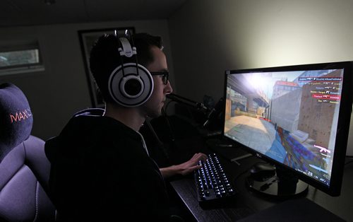 Mitch Green practices his skills several hours a day as a professional video game player in a virtual sports world called eSports which is quickly becoming a profitable game for pro players.    See Scott Billeck sports feature.    Aug 27, 2015 Ruth Bonneville / Winnipeg Free Press