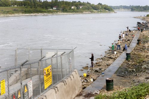 Anglers along the Red River, the fish ladder is at left part part of  the St. Andrews Lock and Dam in Lockport Mb..  Ashley Prest story Wayne Glowacki / Winnipeg Free Press August 28  2015