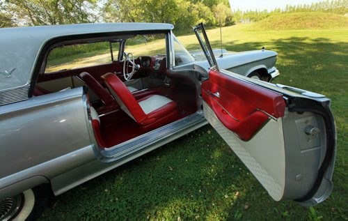 1959 Thunderbird owned by Germain Bremaud, See Larry D'argis story re: Fabulous fifties Flashback Weekend. Sept 1, 2015 / (Phil Hossack / Winnipeg Free Press)