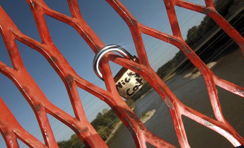 A lone "love lock" has re-appeared on the railway pedestrian bridge spanning the Assinaboine river between Omans Creek Park and Wellington Crescent. See Gord Sinclair's story. Sept 3, 2015 - (Phil Hossack / Winnipeg Free Press)