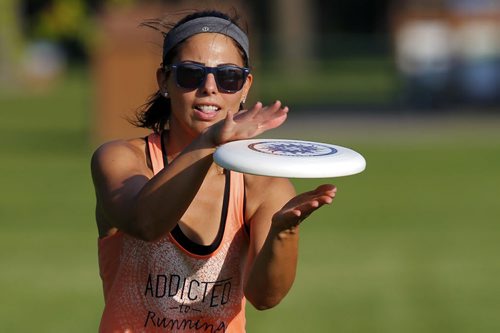 Jess Cobb weathers the heat with some frisbee in Kildonan Park. She was there with her good friend Terry Burgoyne. BORIS MINKEVICH / WINNIPEG FREE PRESS PHOTO Sept. 3, 2015