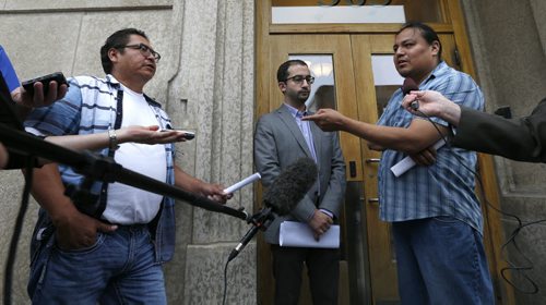 From left, Chief Alfred Hayden, Roseau River Anishinabe First Nation, Corey Shefman, legal counsel to RRAFN and RRAFN Band Councillor Cecil James outside the AANDC Regional Office on Hargrave Street Friday speak to reporters regarding mismanagement and hypocrisy at Aboriginal Affairs and Northern Development Canada and Third Party Managers.  Alex Paul story  Wayne Glowacki / Winnipeg Free Press Sept.4  2015