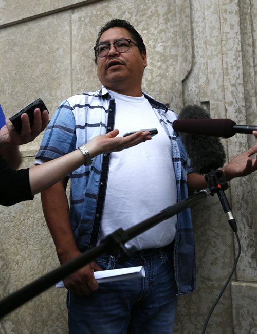 Chief Alfred Hayden speaks on mismanagement and hypocrisy at Aboriginal Affairs and Northern Development Canada (AANDC) and Third Party Managers to reporters outside the AANDC Regional Office on Hargrave Street Friday.  Alex Paul story  Wayne Glowacki / Winnipeg Free Press Sept.4  2015