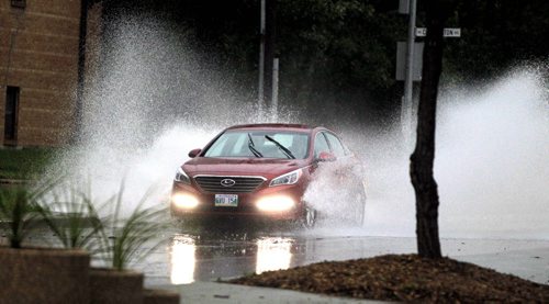 Wet roads in St. Vital on St. Marys Road near Regal. BORIS MINKEVICH / WINNIPEG FREE PRESS PHOTO Sept. 4, 2015