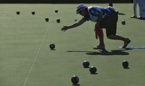 Claire Day from Edmonton's Commonwealth Lawn Bowling Club competes in the 2015 Canadian Singles Lawn Bowling Championship Monday morning at the Dakota Lawn Bowling Club.  150907 September 07, 2015 MIKE DEAL / WINNIPEG FREE PRESS