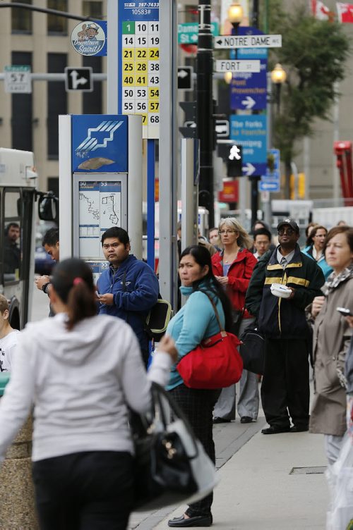 September 10, 2015 - 150910 - Bus passengers load buses in downtown Winnipeg Thursday, September 10, 2015. Winnipeg Transit say they have a shortage of buses due to maintenance delays. John Woods/Winnipeg Free Press