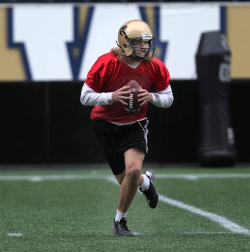 Manitoba Bison's quarterback Theo Deezar, #1 at the team workout Thursday evening at Investor's Group Field. See release/story - September10, 2015 - (Phil Hossack / Winnipeg Free Press)