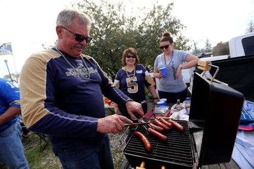 John Moman, his wife, Colleen and daughter, Brianne, from Brandon, tailgating prior to the Banjo Bowl, Saturday, September 12, 2015. (TREVOR HAGAN/WINNIPEG FREE PRESS)