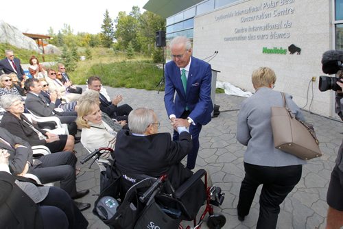 Doug and Louise Leatherdale have donated $2 million to the zoo's polar bear exhibit. It will be called the Leatherdale International Polar Bear Conservation Centre. In this photo standing in blue suit Assiniboine Park Conservancy chairman Hartley Richardson shakes Doug Leatherdale's hand. BORIS MINKEVICH / WINNIPEG FREE PRESS PHOTO Sept. 14, 2015