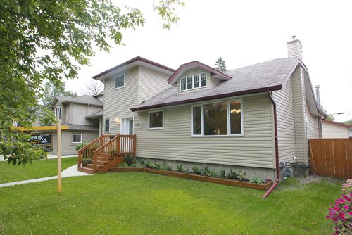 HOMES - 1336 Edderton Ave.  Realtor Susan Belanger.  Exterior. BORIS MINKEVICH / WINNIPEG FREE PRESS PHOTO Sept. 15, 2015