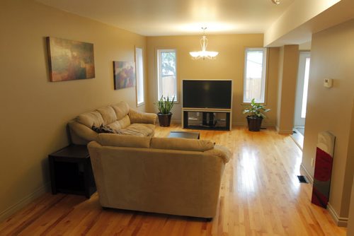 HOMES - 1336 Edderton Ave.  Realtor Susan Belanger. Back livingroom.  BORIS MINKEVICH / WINNIPEG FREE PRESS PHOTO Sept. 15, 2015