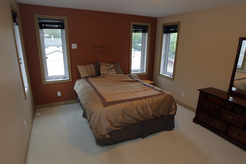 HOMES - 1336 Edderton Ave.  Realtor Susan Belanger.  Back bedroom. BORIS MINKEVICH / WINNIPEG FREE PRESS PHOTO Sept. 15, 2015