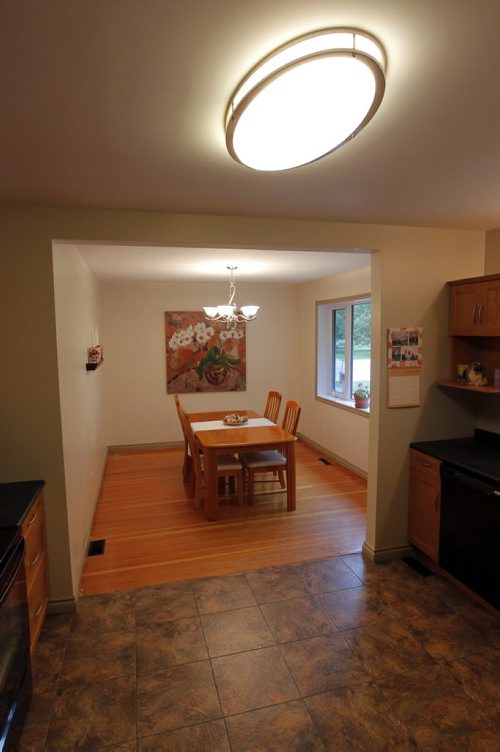 HOMES - 1336 Edderton Ave. Realtor Susan Belanger. Dining Room through the kitchen. BORIS MINKEVICH / WINNIPEG FREE PRESS PHOTO Sept. 15, 2015