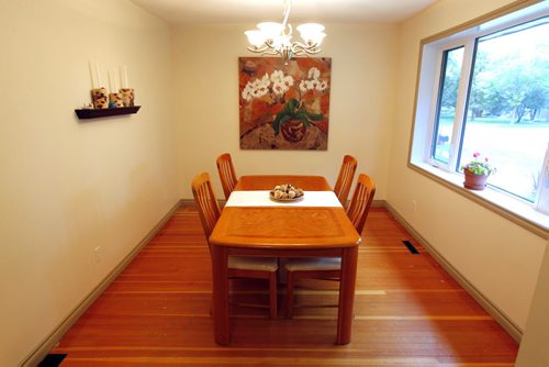 HOMES - 1336 Edderton Ave.  Realtor Susan Belanger.  Dining room. BORIS MINKEVICH / WINNIPEG FREE PRESS PHOTO Sept. 15, 2015