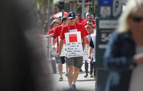 HSC security guards picket Tuesday outside of HSC to draw attention to poor working conditions.   See Story.    Sept 22, 2015   Ruth Bonneville /Winnipeg Free Press