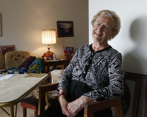 Senior voter Catherine Strong in her home for election feature. Mia Rabson story  Wayne Glowacki / Winnipeg Free Press September 24 2015