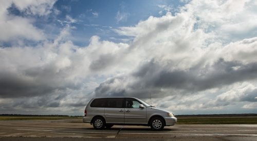 Karin Gordon travels to Emerson, MB to pick up refugees who have made it across the border with the United States. 150927 - Sunday, September 27, 2015 -  MIKE DEAL / WINNIPEG FREE PRESS