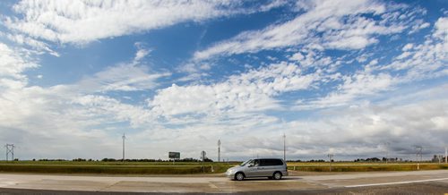 Karin Gordon travels to Emerson, MB to pick up refugees who have made it across the border with the United States. 150927 - Sunday, September 27, 2015 -  MIKE DEAL / WINNIPEG FREE PRESS