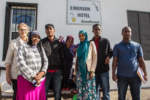 Karin Gordon (back left) traveled to Emerson, MB to pick up refugees who have made it across the border with the United States. (l-r) Aasiya Aadan Maxamuud, Feysal Osman Malen, Amin, 6, and his mother, Sahra Ali Ahmed, and Yahya Samatar (travelled to Emerson from Winnipeg to help translate) and Mahad Mohamed. 150927 - Sunday, September 27, 2015 -  MIKE DEAL / WINNIPEG FREE PRESS