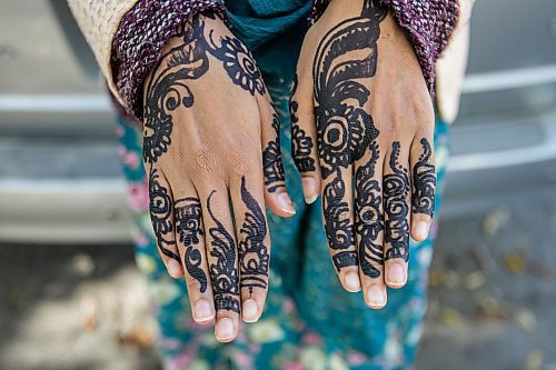 Sahra Ali Ahmed and the beautiful henna tattoo on her hands. 150927 - Sunday, September 27, 2015 -  MIKE DEAL / WINNIPEG FREE PRESS