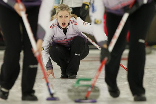 Michelle Montford curls in the Mother Club Fall Curling Classic final Sunday, September 27, 2015.  John Woods / Winnipeg Free Press