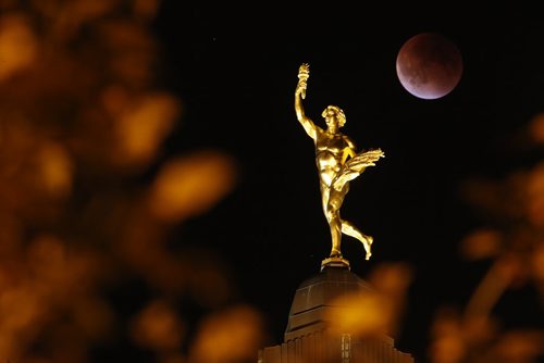 September 27, 2015 - 150927  -  Lunar eclipse behind the Golden Boy at the Manitoba Legislature Sunday, September 27, 2015.  John Woods / Winnipeg Free Press