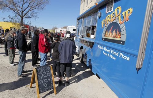 With winter on its way, The Winnipeg Food Truck Alliance thought it would be a great idea to end their season by giving back and serving a delicious meal at Siloam Mission. BORIS MINKEVICH / WINNIPEG FREE PRESS  Sept. 28, 2015
