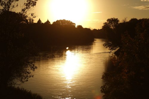 ***FOR RIVER PROJECT*** September 21, 2015 - 150927  -  The Assiniboine River looking west from Wellington Cresent at Academy Road photographed Monday, September 21, 2015.  John Woods / Winnipeg Free Press