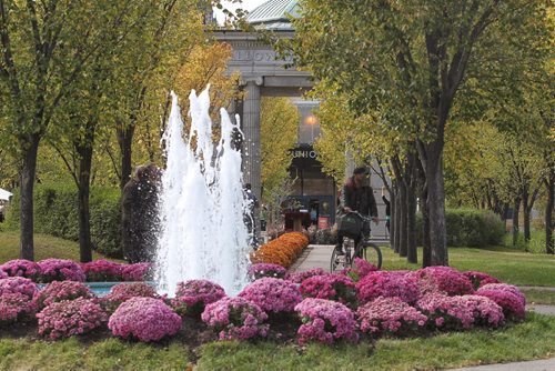 The Alloway Arch and the Widow's Mite Fountain were unveiled at The Forks by The Winnipeg Foundation Tuesday afternoon.  150929 September 29, 2015 MIKE DEAL / WINNIPEG FREE PRESS