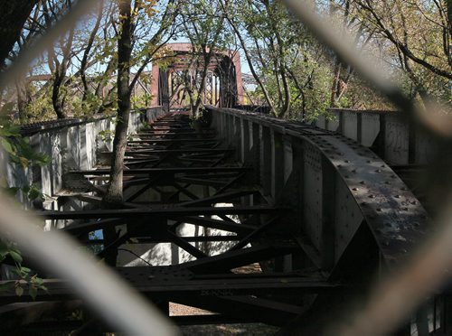 An old railway swing bridge rusts over the Red River near Kildonan Park.  September 29, 2015 - (PHIL HOSSACK / WINNIPEG FREE PRESS)