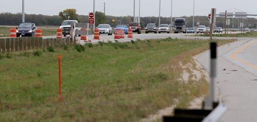 Traffic on CentrePort Canada Way near the Perimeter, Wednesday, September 30, 2015. (TREVOR HAGAN/WINNIPEG FREE PRESS)