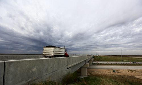 Area around the West Perimeter overpass at CentrePort Canada Way, Wednesday, September 30, 2015. (TREVOR HAGAN/WINNIPEG FREE PRESS)