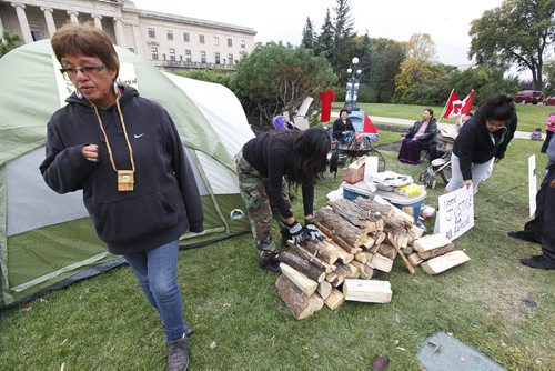 October 4, 2015 - 151004  -  Brenda Osborne, mother of Claudette Osborne, from Norway House has set up camp on the legislature lawn Sunday, October 4, 2015. The event is part of a  National  Day of Action for Violence Against Indigenous Women and taking place in various cities today. John Woods / Winnipeg Free Press