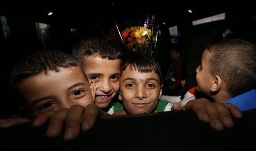 Children wait for the ride to begin as the 24 Syrians refugees get a free ride to their accommodations in a  stretch Hummer thanks to Hollywood Limo Service from James A Richardson International Airport after they arrived Monday afternoon.   They've been living in a refugee camp for more than a year and were privately sponsored to come to Canada.  Carol Sanders story  Wayne Glowacki / Winnipeg Free Press October 5 2015