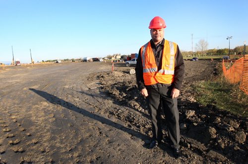 Lance Vigfusson, Deputy Minister of Manitoba Infrastructure and Transportation. At the construction site at Hyw 59 North and 101- See Dan Lett Story-Oct 06, 2015   (JOE BRYKSA / WINNIPEG FREE PRESS)