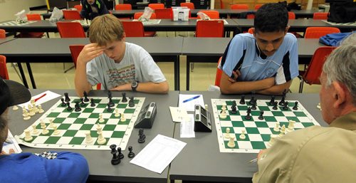 Players go head to head at  Chess Manitoba's weekly tournament at U of W. Theo Wolchock, left, and Rayan Roy, right. BORIS MINKEVICH / WINNIPEG FREE PRESS  OCT 6, 2015