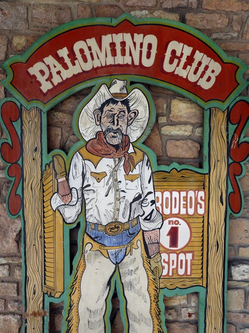 Signage outside of the Palomino Club on Portage Ave. The owners are in negotiations to move to the old 4Play Sports Bar on Portage Ave. and Hargrave St. Geoff Kirbyson story Wayne Glowacki / Winnipeg Free Press October 7 2015