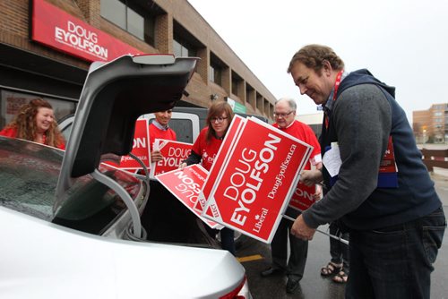 Volunteers with Doug Eyolfson, Liberal candidate in St. James, Charleswood load up signs into a vehicle outside his office Wednesday.  See Mary Agnes Welch story.   Oct 07, 2015 Ruth Bonneville / Winnipeg Free Press