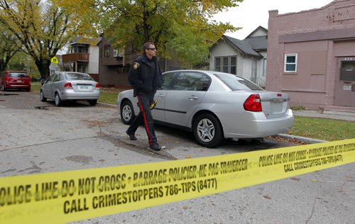 Crime scene in the 400 block of Flora Ave. BORIS MINKEVICH / WINNIPEG FREE PRESS  OCT 8, 2015